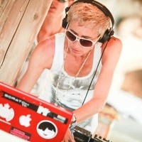 DJ BENJI DE LA HOUSE